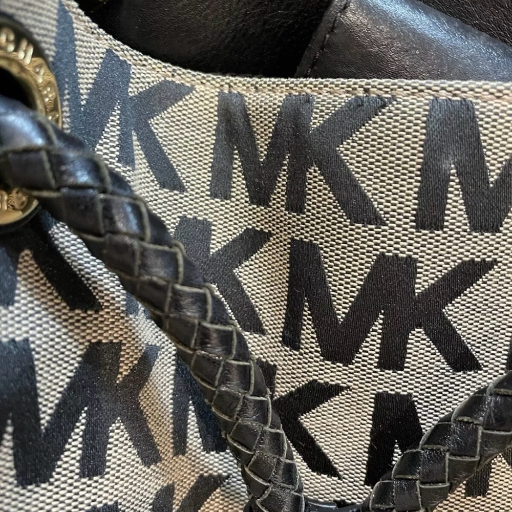 COPY - Michael Kors Jet Set Jacquard
MK Signature Logo. - Picture 11 of 16